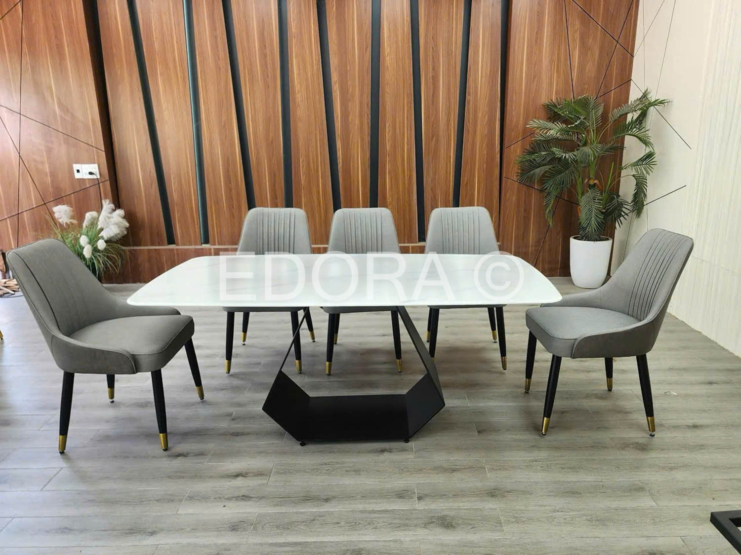 Bàn ăn kim cương đá vi tinh 1m6 BK033