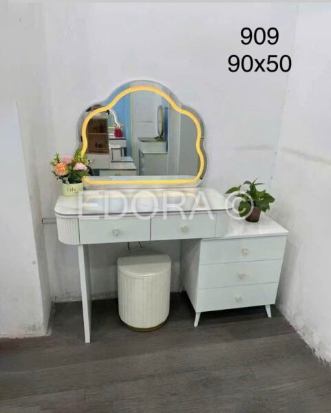 Bàn trang điểm trắng tinh khôi TD909