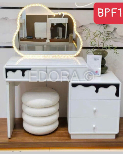 Bàn trang điểm màu bò sữa giương mây BPF139