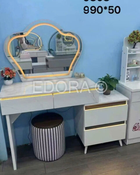 Bàn trang điểm gương vương miệng TD808